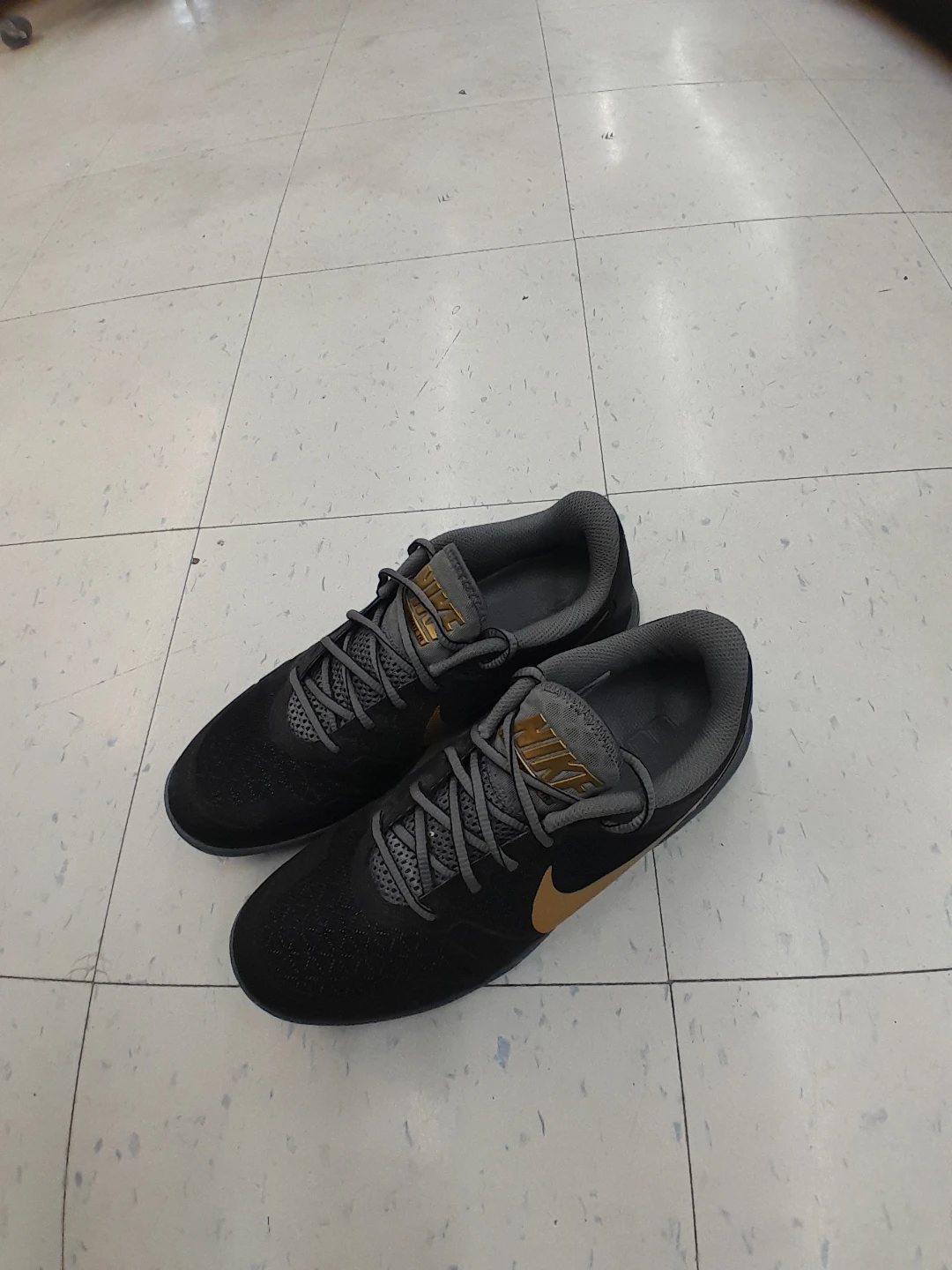 Nike Men's Running Shoes Black Gold Men's Size 8.5 - photo 5