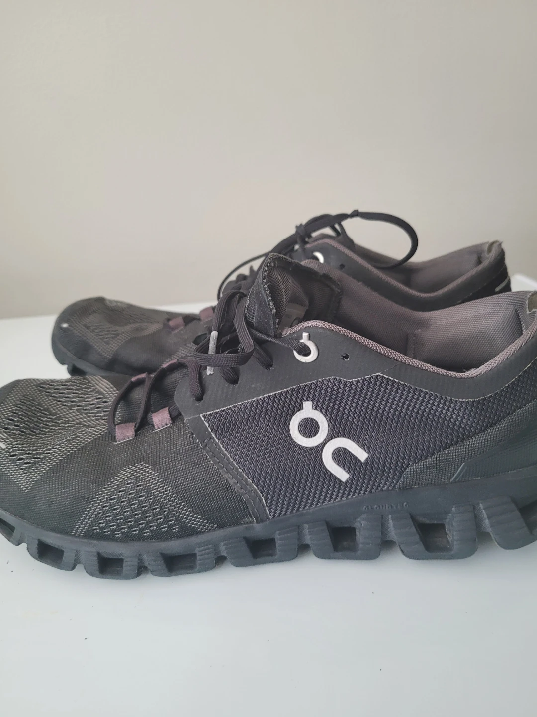 On Cloud Running Shoes size M 8