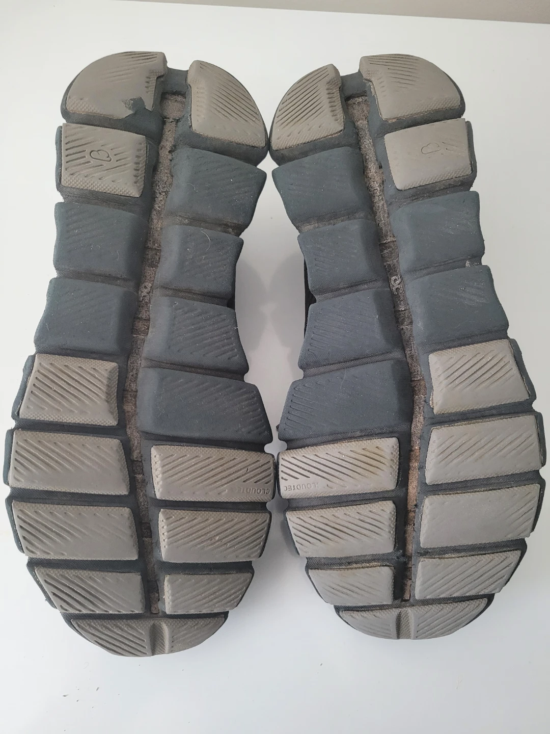 On Cloud Running Shoes size M 8 - photo 5