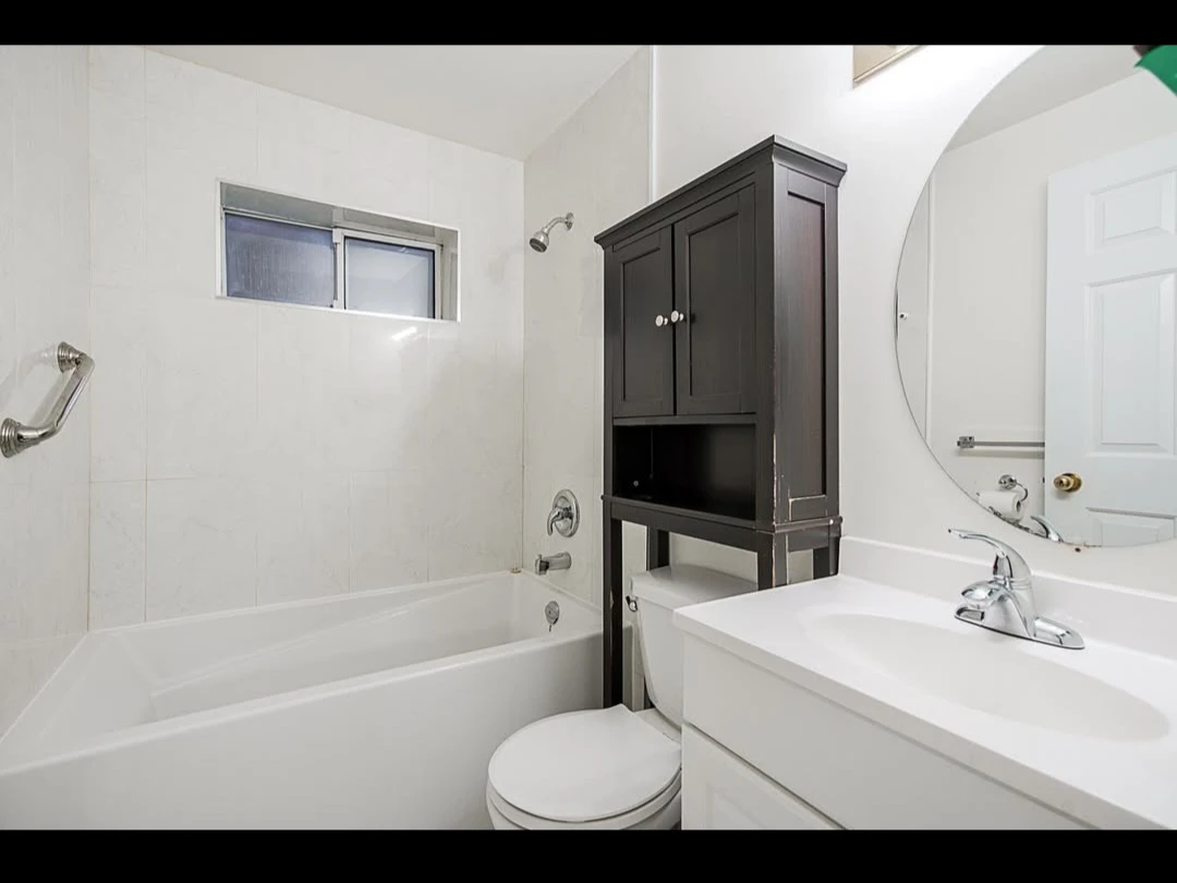 Entire 1b1b house in Joyce Collingwood June 1