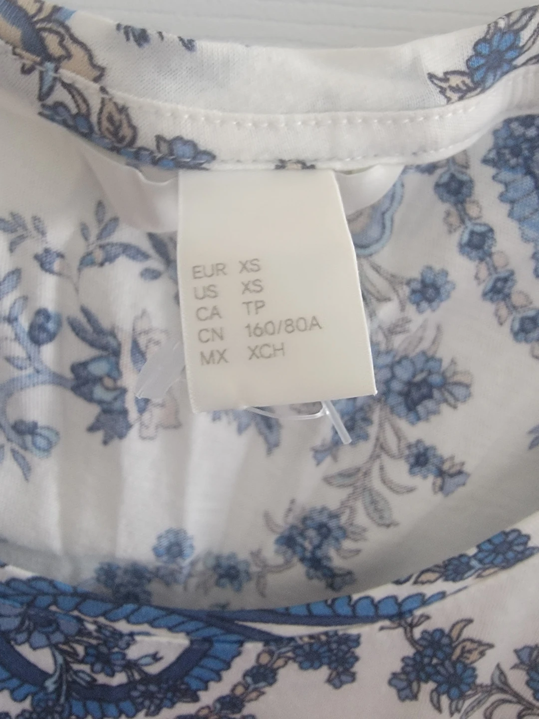 H&M White Blue Paisley Tie-Front Top size XS - photo 2