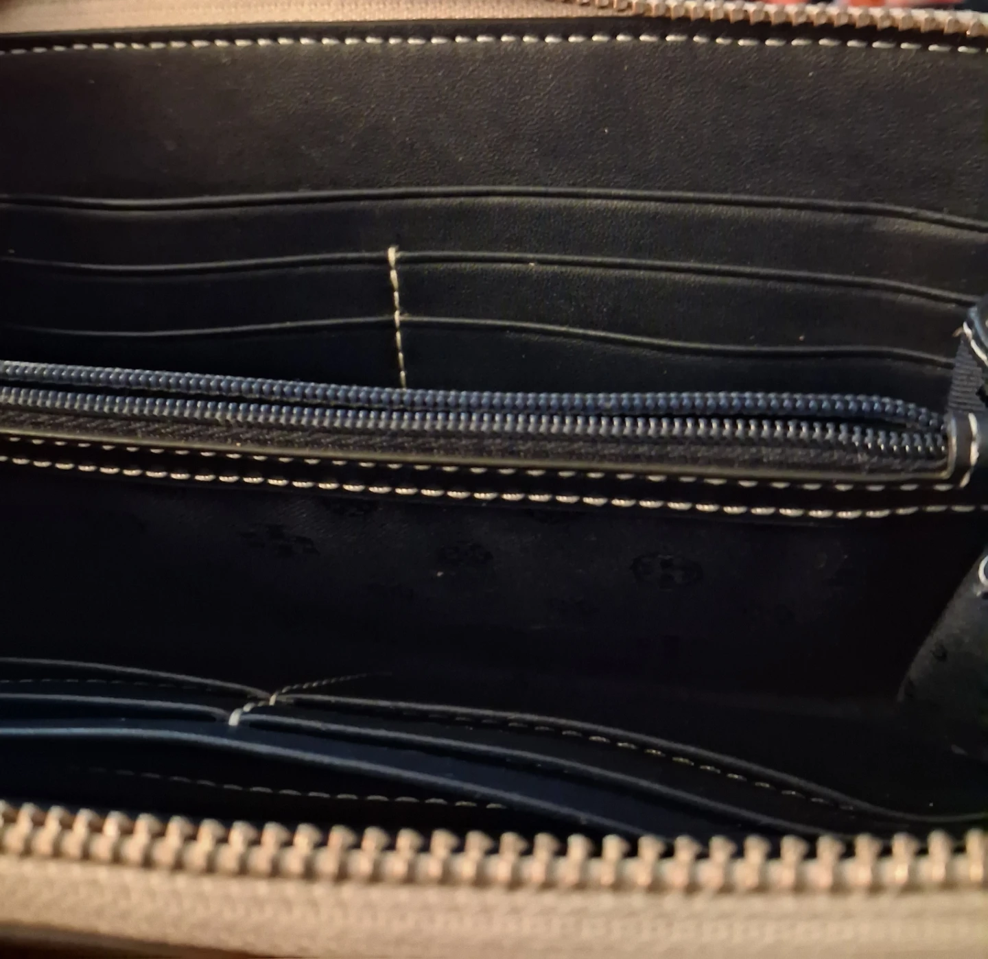 Tory Burch Perforated Logo wallet - photo 2