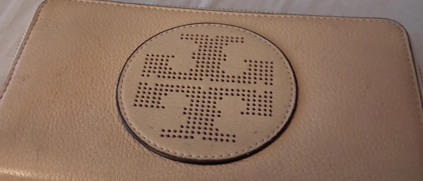 Tory Burch Perforated Logo wallet - photo 3