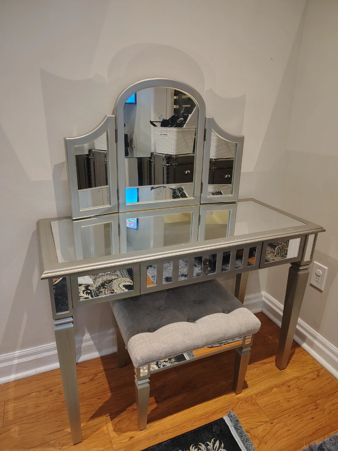 Mirrored Vanity Table with Tri-Fold Mirror and Stool