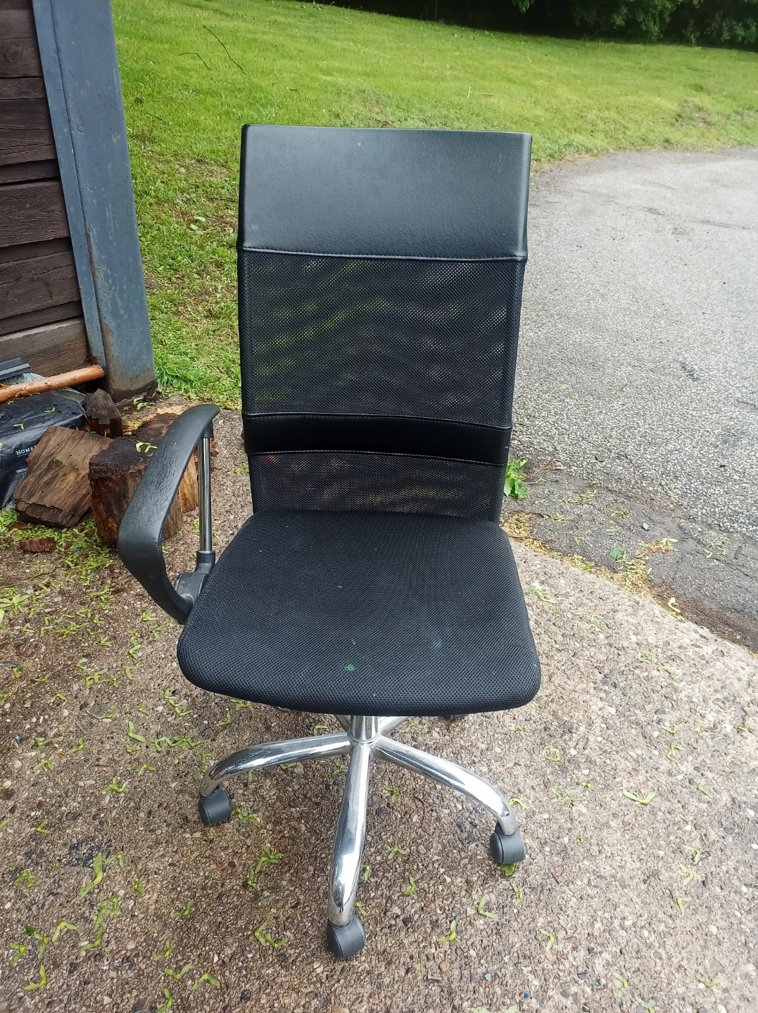 Free Chair ADDRESS in DESCRIPTION