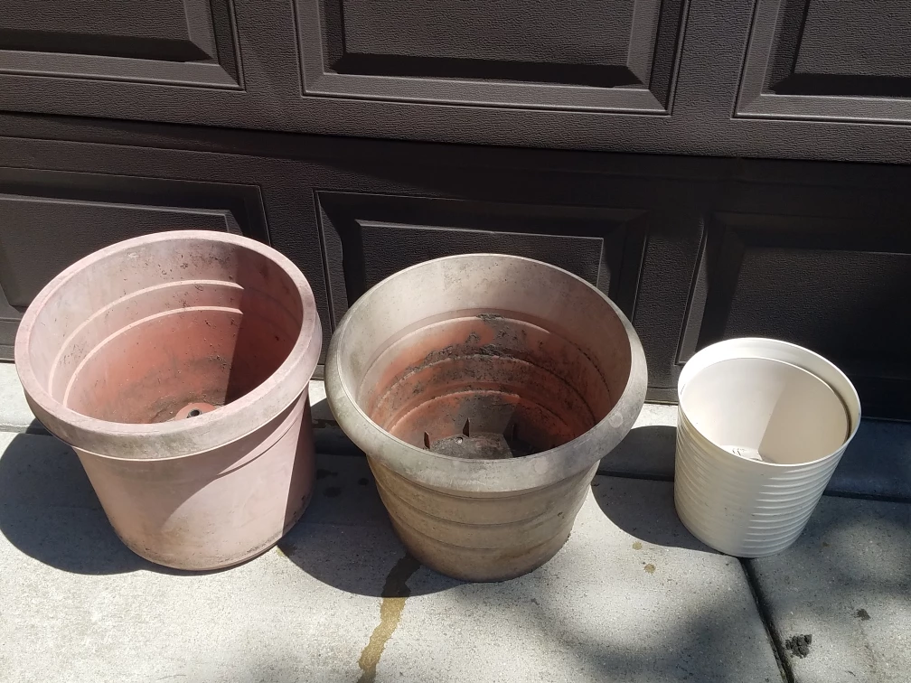 Set of 3 Plastic Planters - photo 2