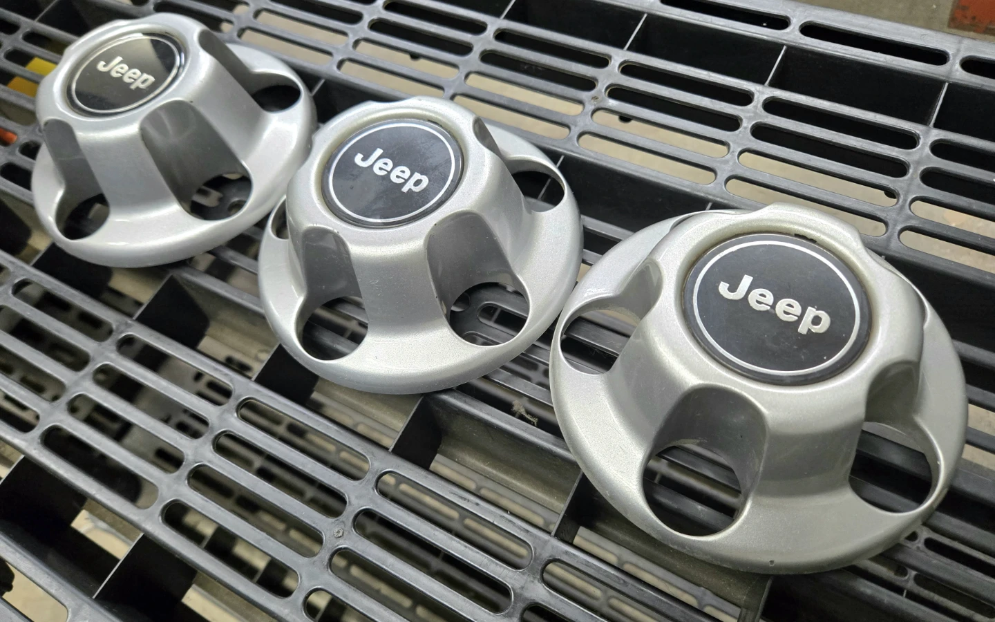 Jeep Wrangler TJ OEM Center Caps / Hub Covers (3)