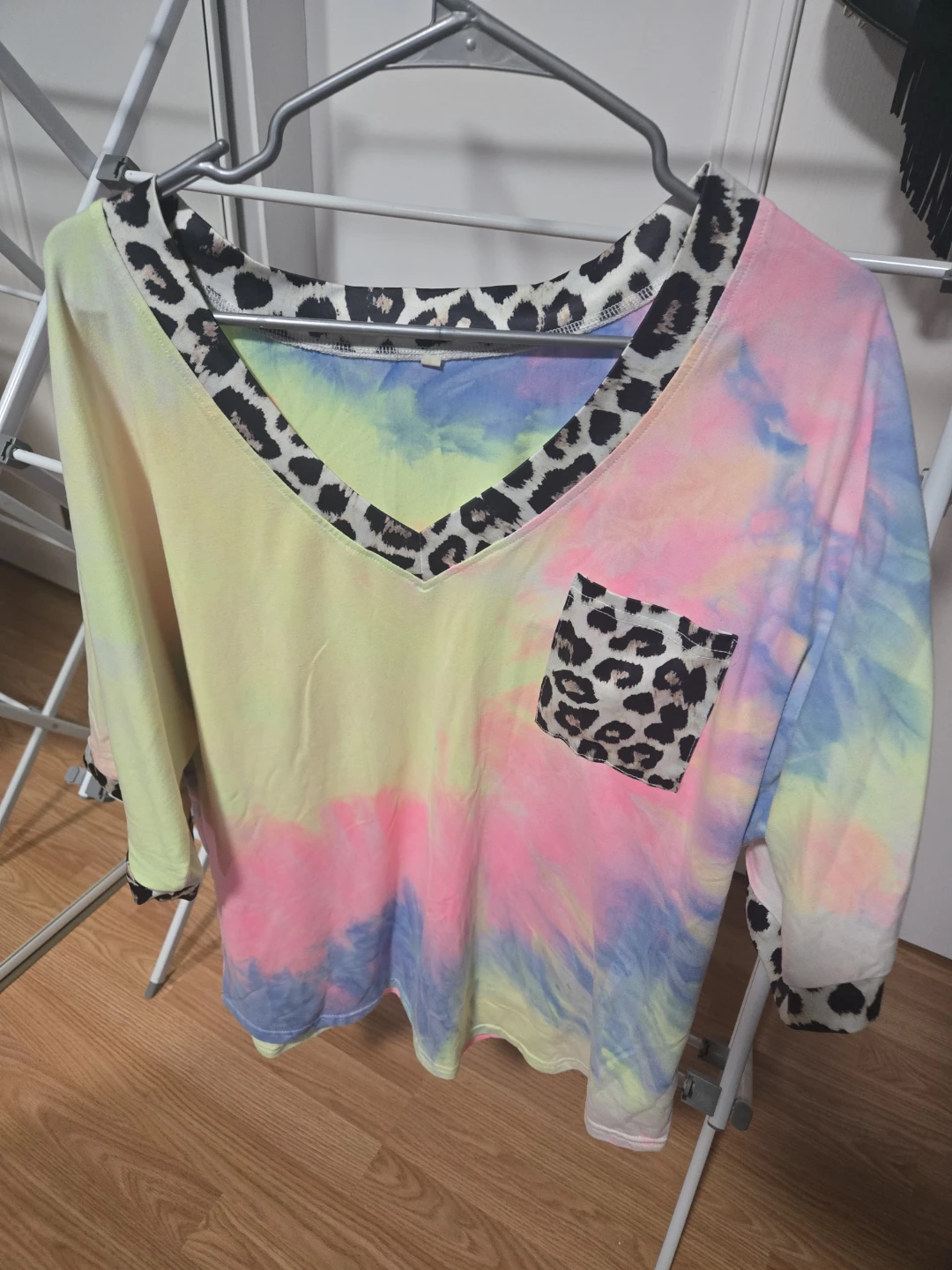 Tie-dye V-neck Top with Leopard Print Accents