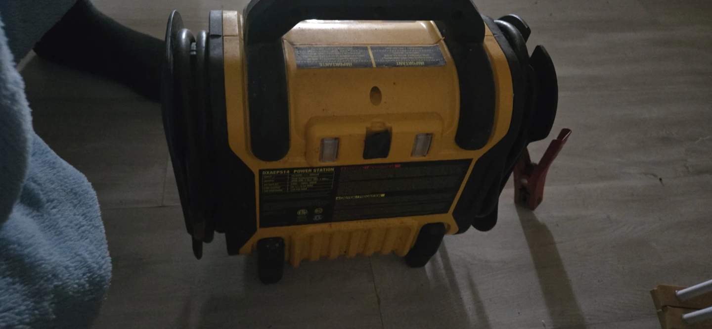 DeWalt Power Station Jump Starter - photo 3
