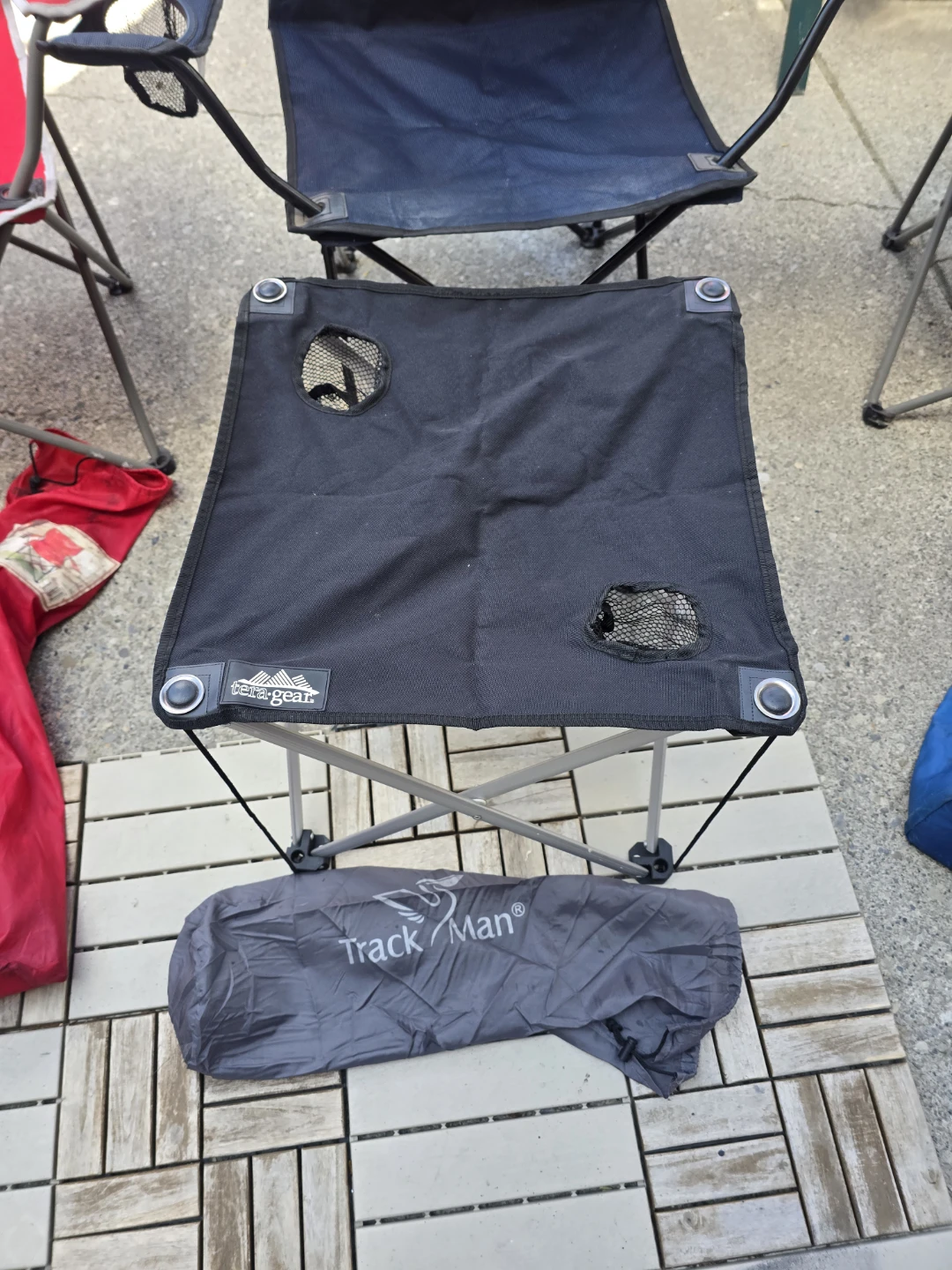 camping chairs and table - photo 3