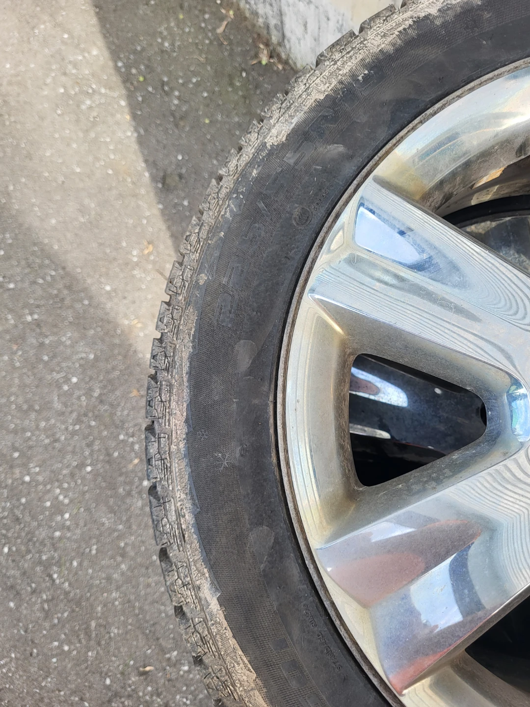 Set of 4 Winter Tires with Rims - photo 3