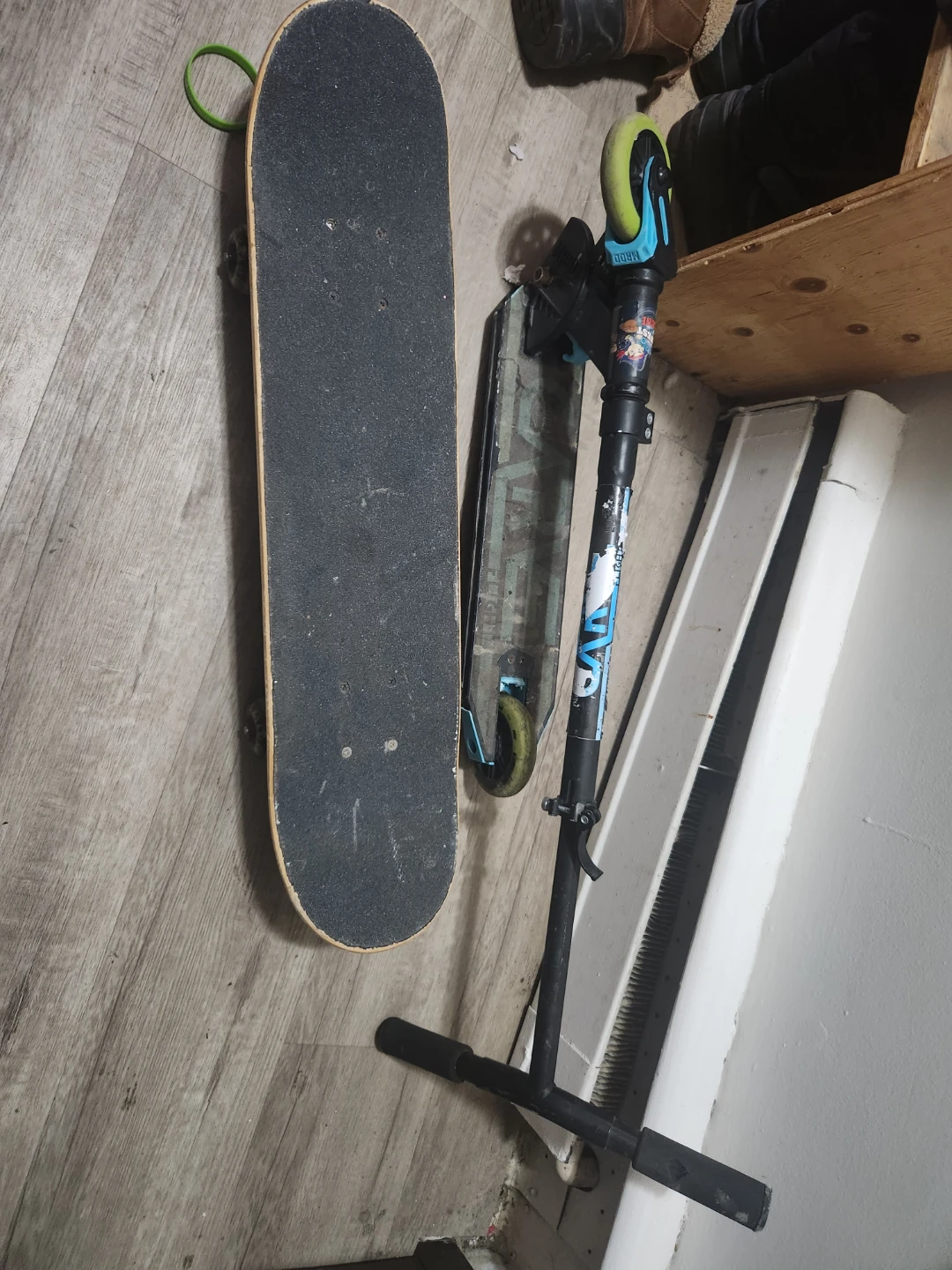 Dragon Skateboard and a scooter - photo 2