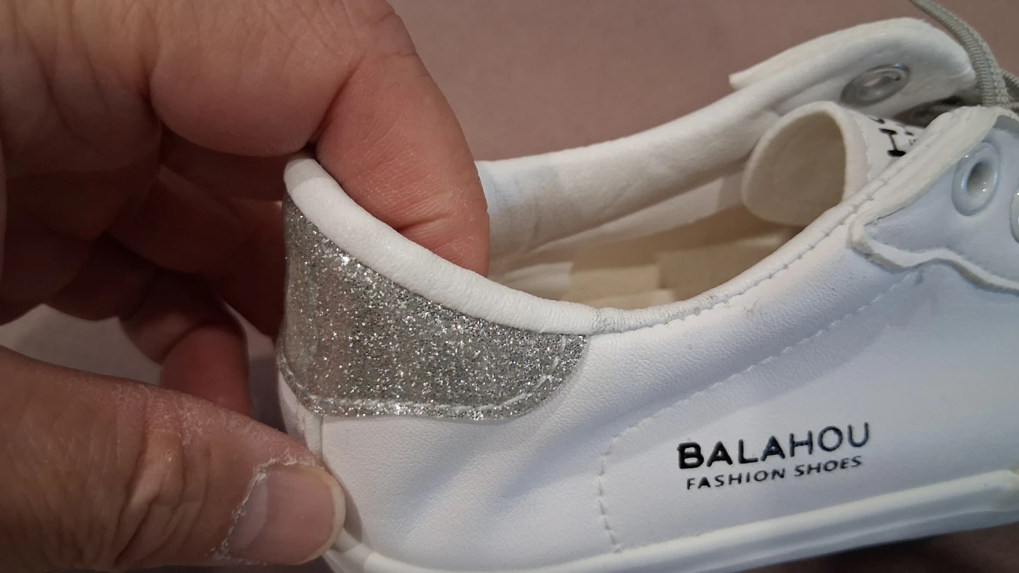 Casual white sneakers girls shoes size EU29 or US11.5 - photo 2