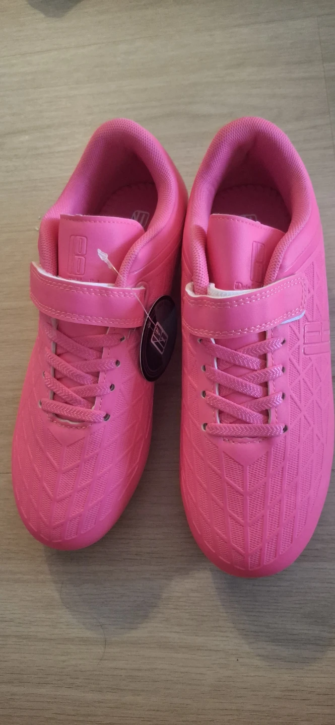 Kids' Pink Soccer Cleats Size 4