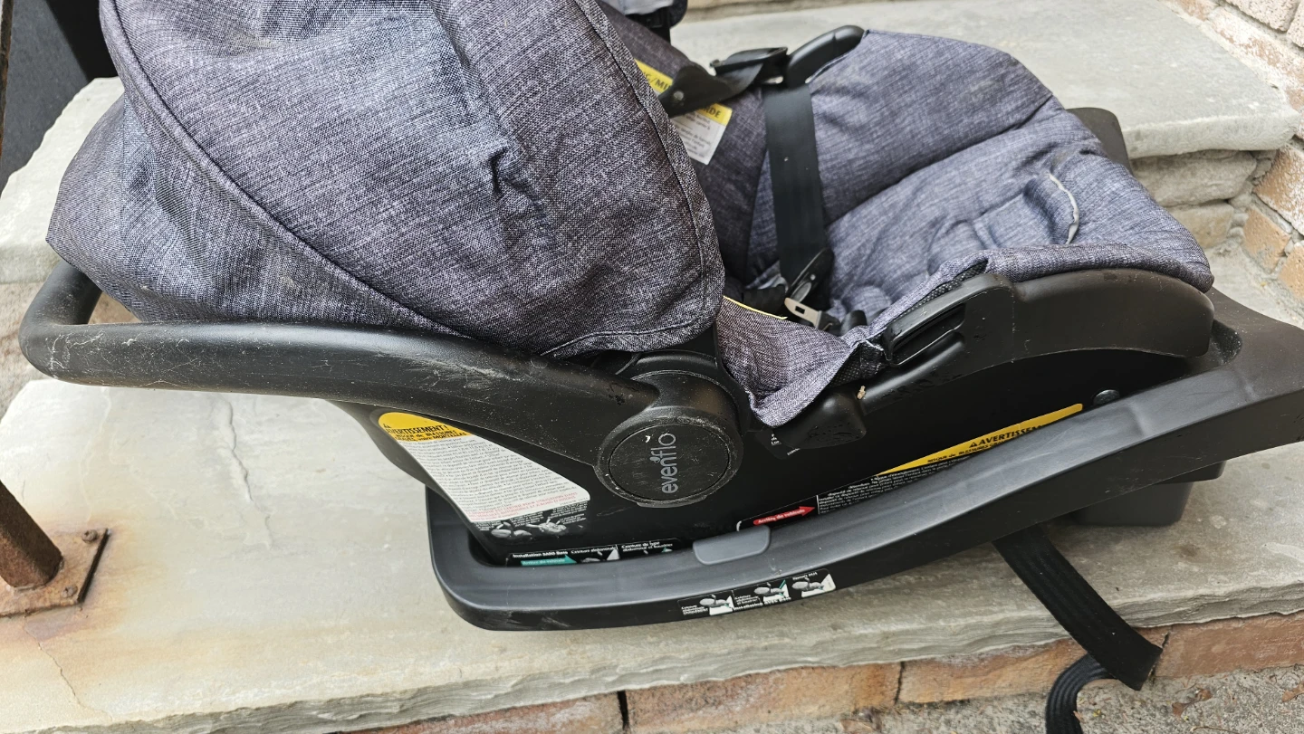 Evenflo Infant Car Seat with Base - photo 4