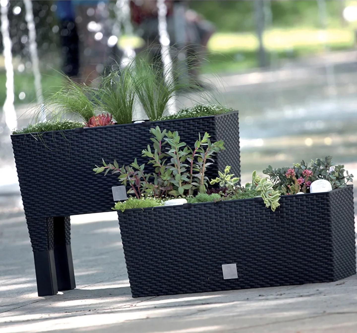 New raised Planter Box with Self-Watering System - photo 2