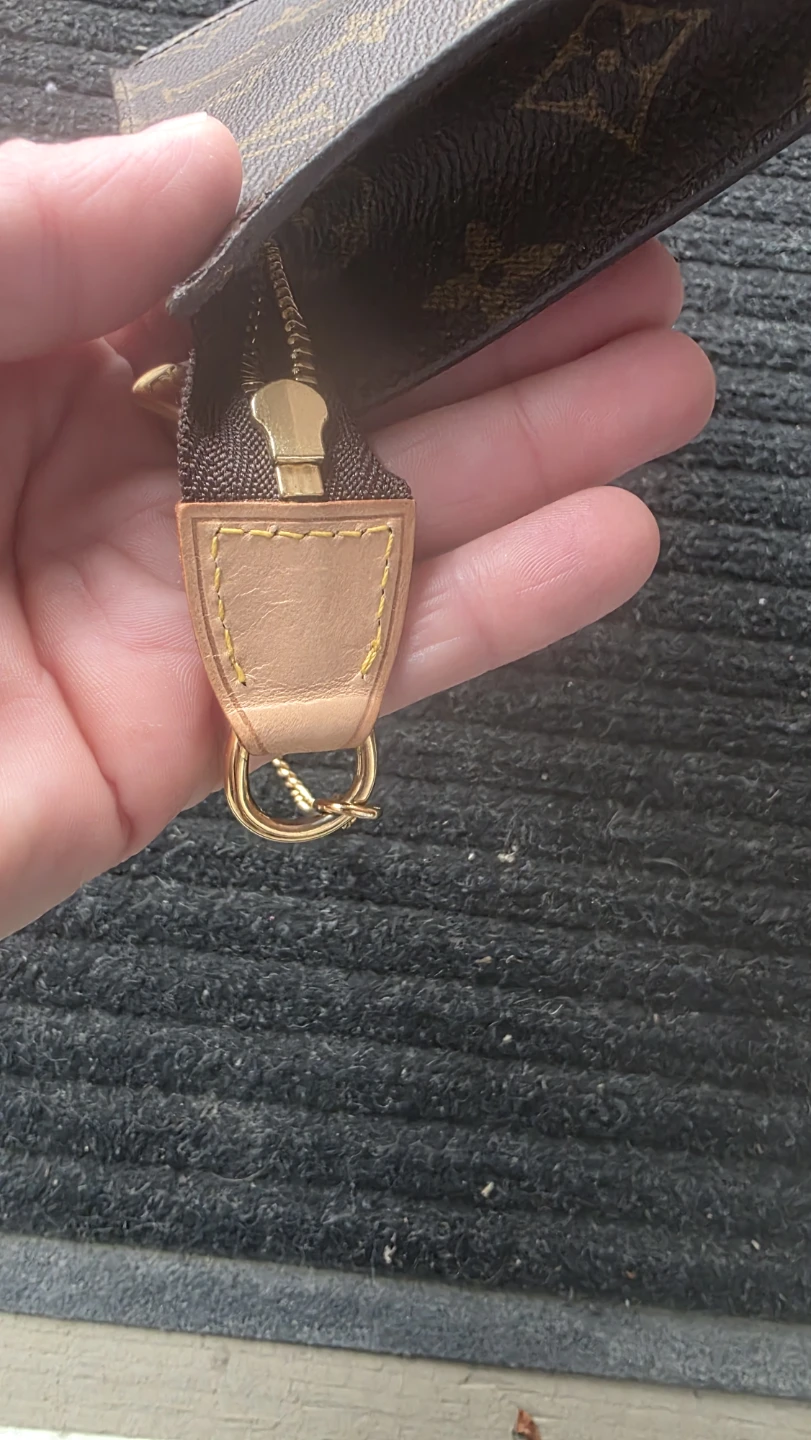 Louis Vuitton Bucket Pouch with Chain- new - photo 5