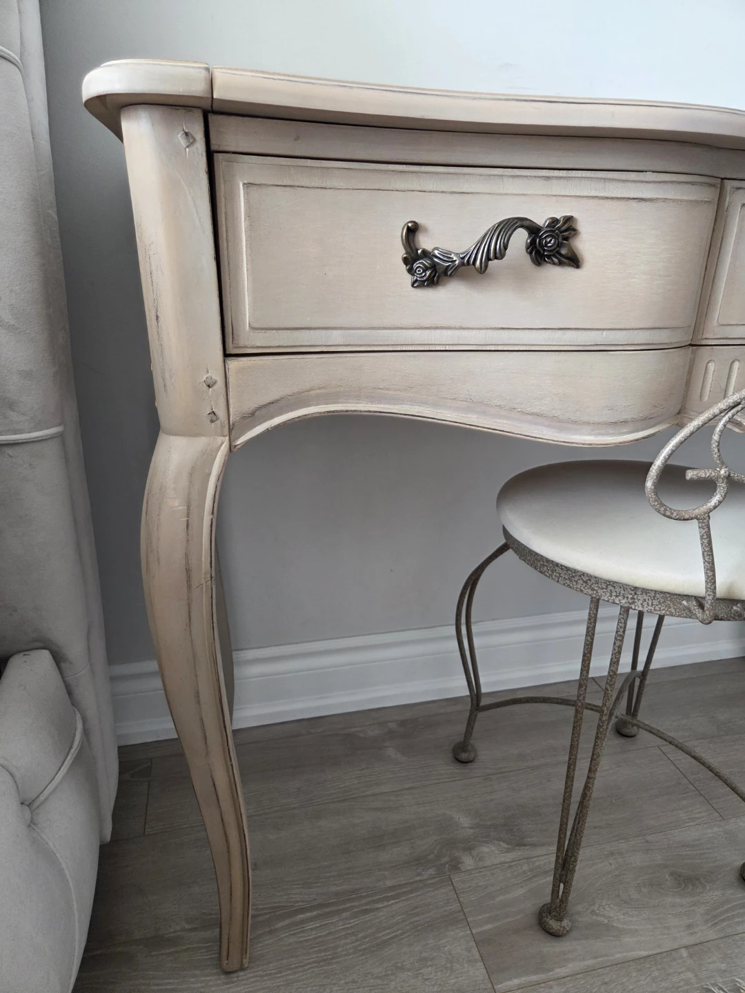 Vintage Vanity Table with Stool - photo 2