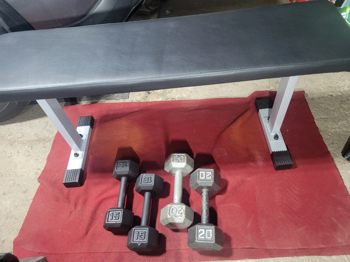 FLATBENCH  WITH HEXHEAD DUMBBELLS  TOTAL 70LBs