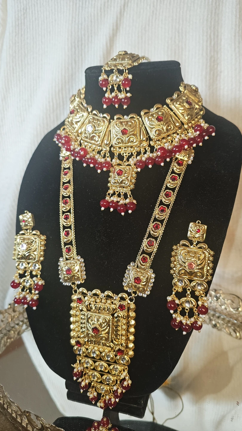 Classic ,Gold-tone necklace set with Maroon  stones