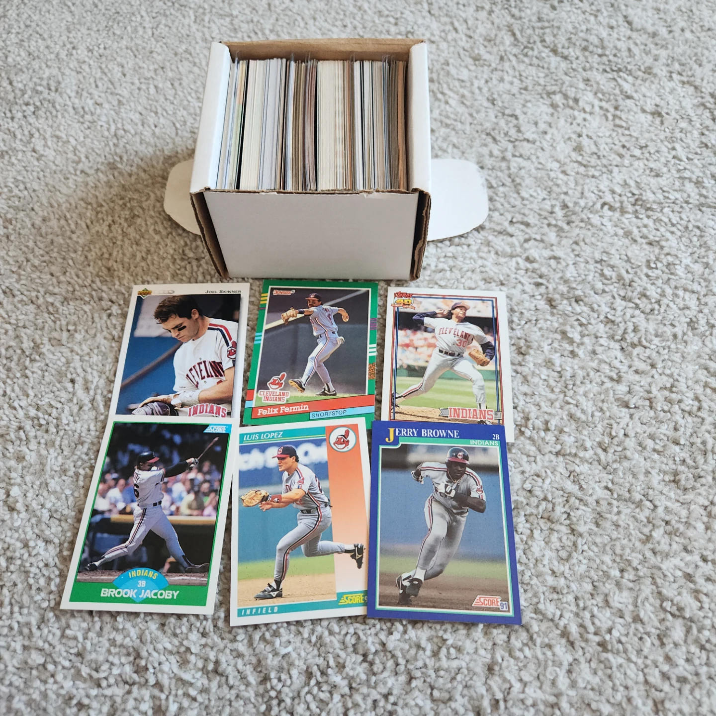 Cleveland Indians, 100 Baseball Cards Team lot - photo 5