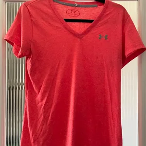 Under Armour HeatGear T-Shirt - Women's Small