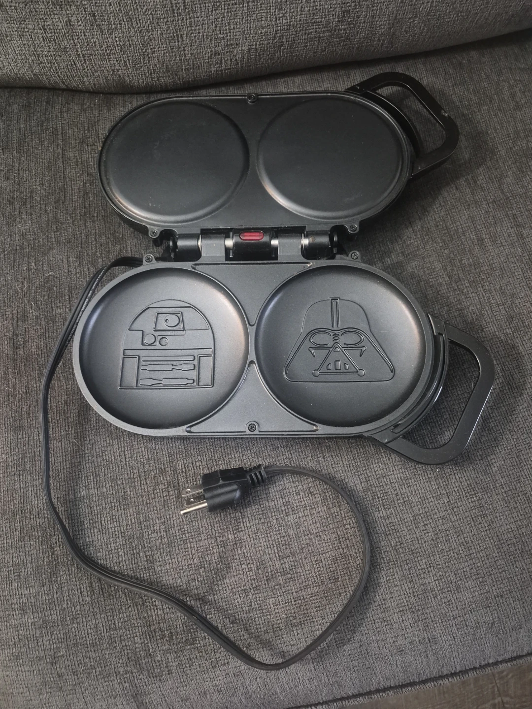 Star Wars R2-D2 & Darth Vader Pancake Maker - photo 2
