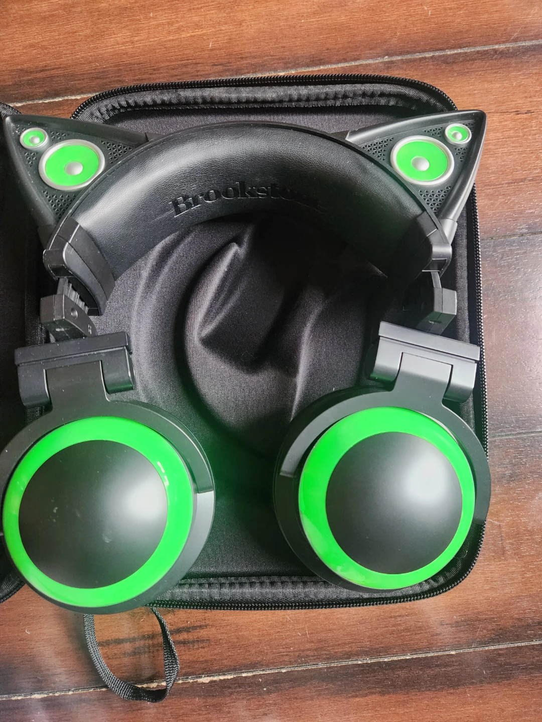 Brookstone Cat Ear Headphones with Mic and Case - photo 5