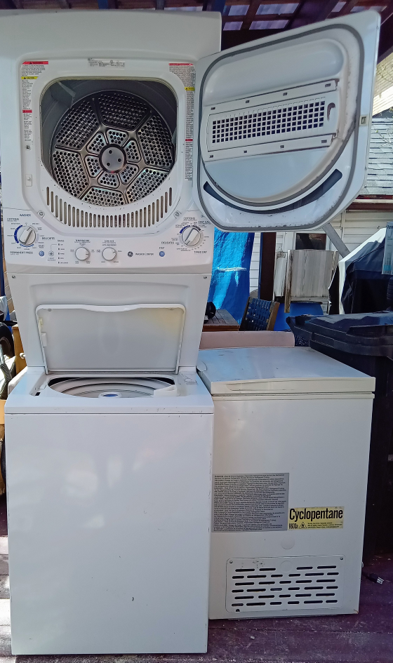 GE Stackable Washer and Dryer Set - photo 2