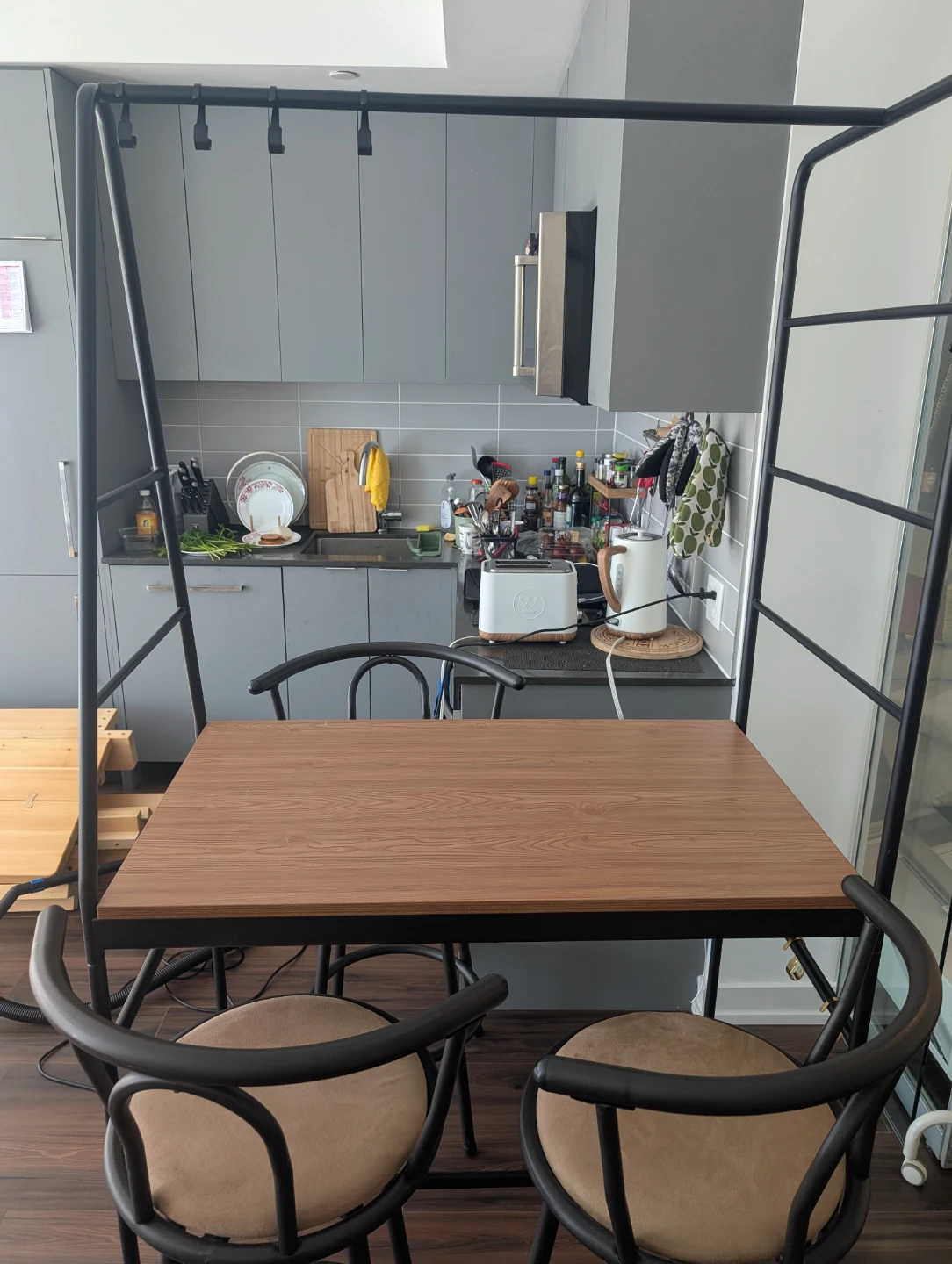 Bar table with 4 stools