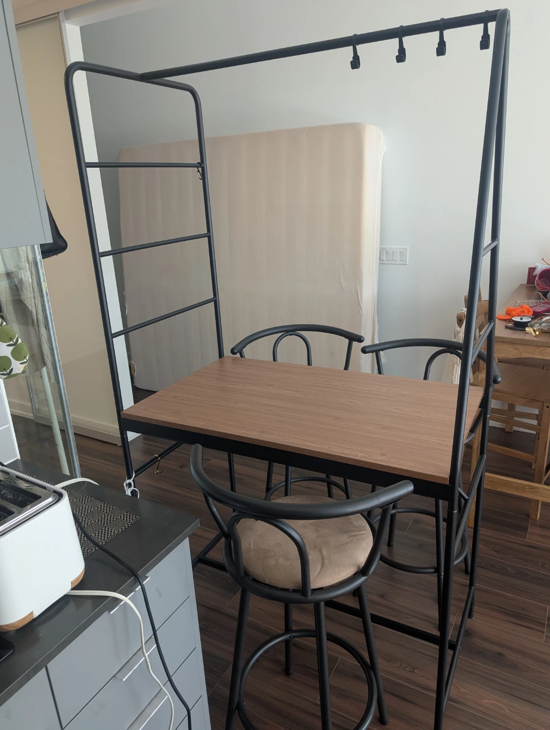Bar table with 4 stools - photo 3