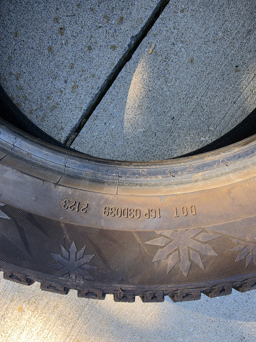 Continental IceContact 215/60 R17 XL Winter Tire - photo 4