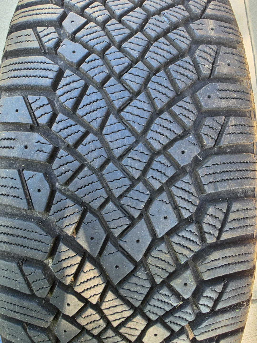 Continental IceContact 215/60 R17 XL Winter Tire - photo 5