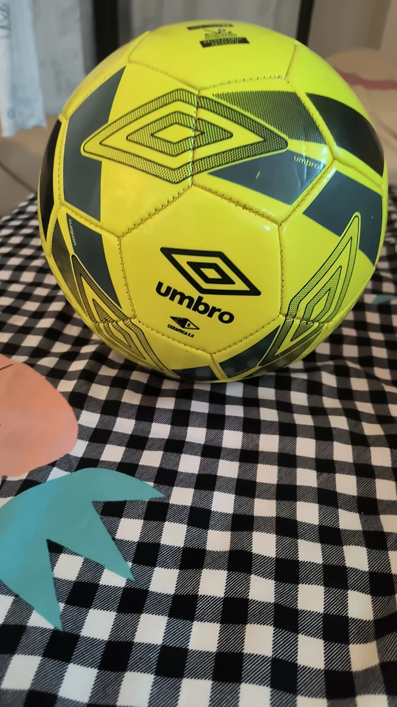 Umbro Cerámica 2.0 Soccer Ball