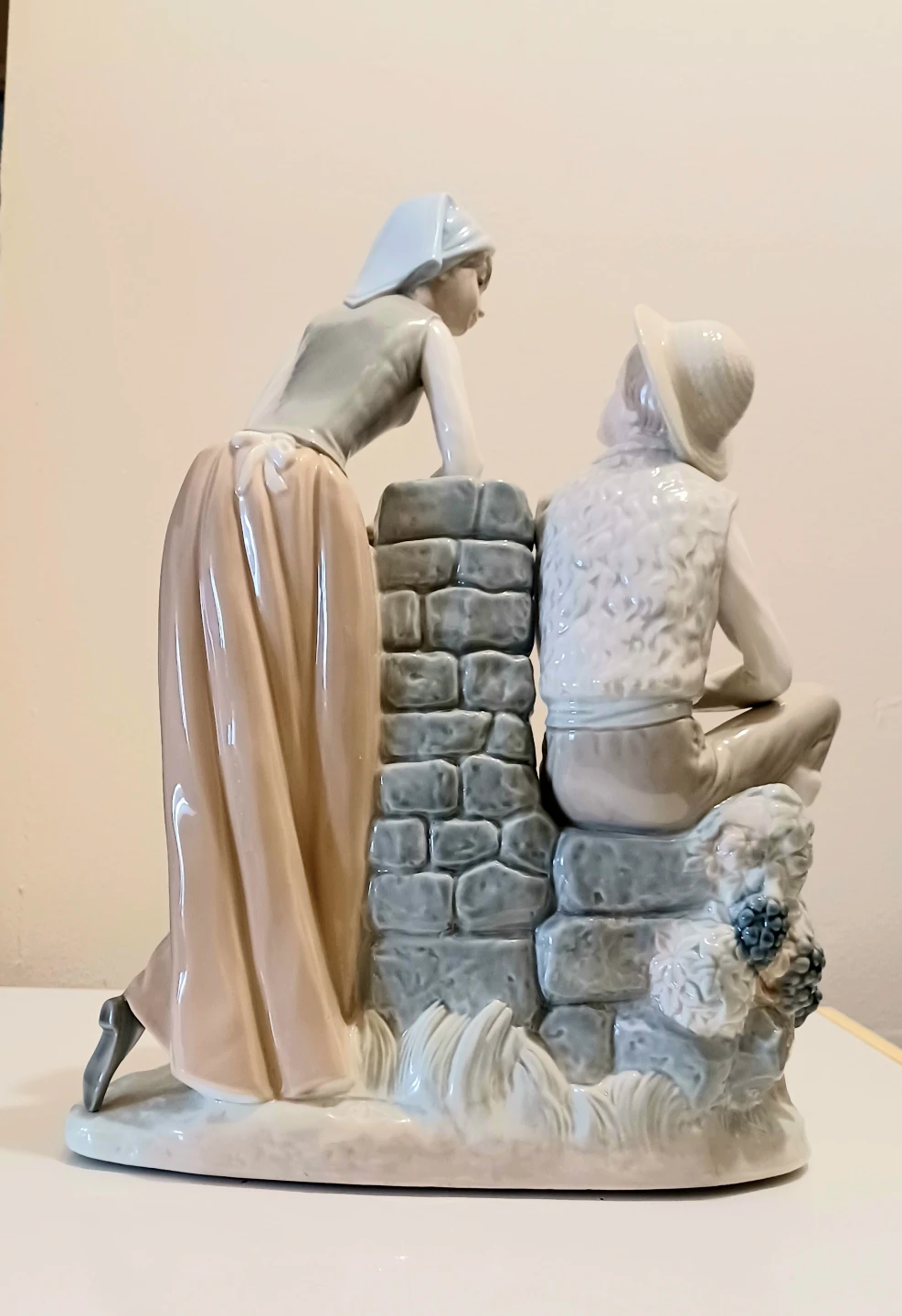 Vtg. Tall Handmade Lladro Large Grape Tasters Statue - photo 3