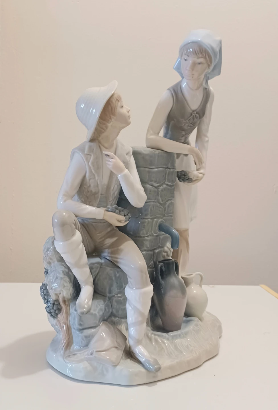Vtg. Tall Handmade Lladro Large Grape Tasters Statue - photo 4
