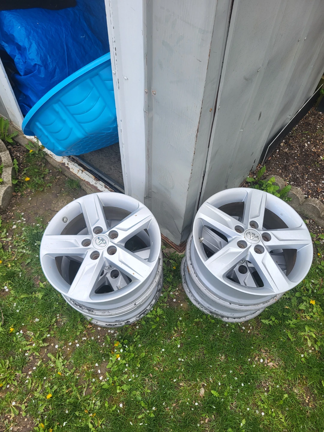 Toyota camry rims with bolts - photo 2
