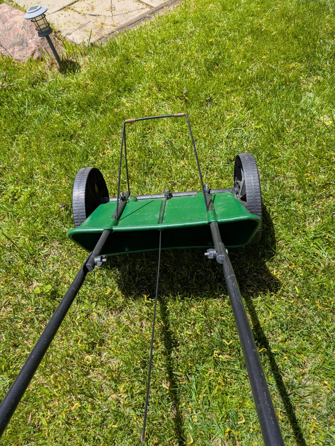 Scotts Broadcast Spreader - photo 2
