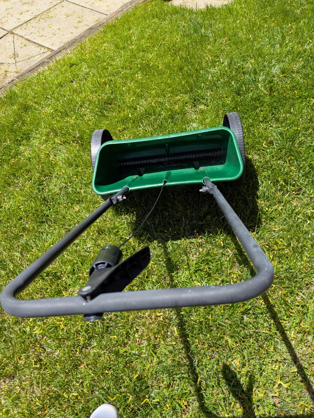 Scotts Broadcast Spreader - photo 4