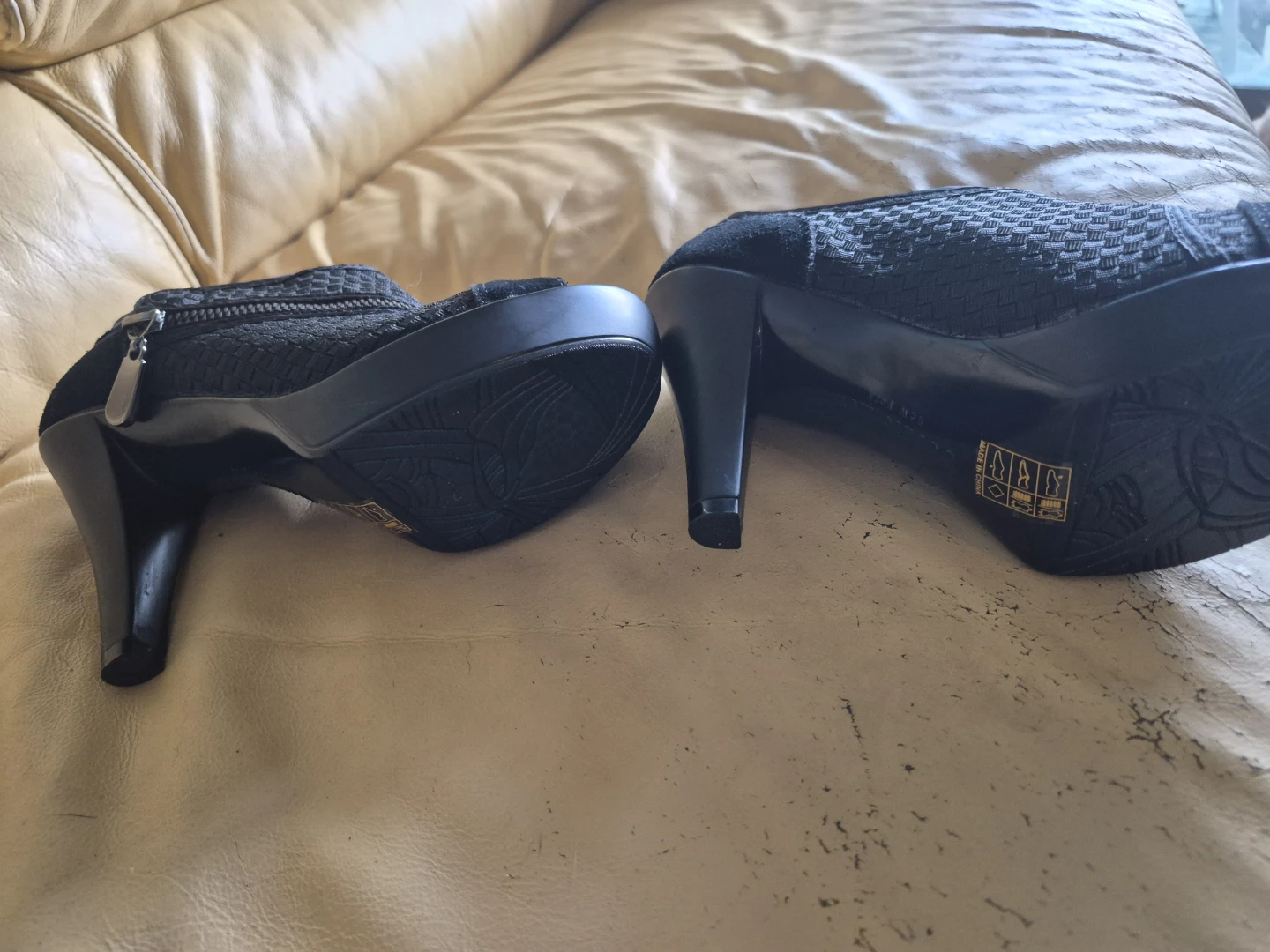 Bernie Mev Black Woven Booties Size 36 - photo 3