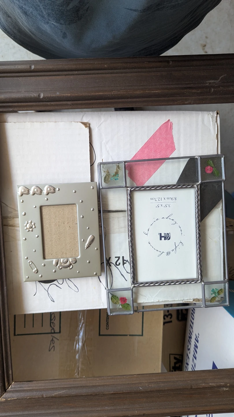 Mixed Lot of Picture Frames and Decorative Trims - photo 5