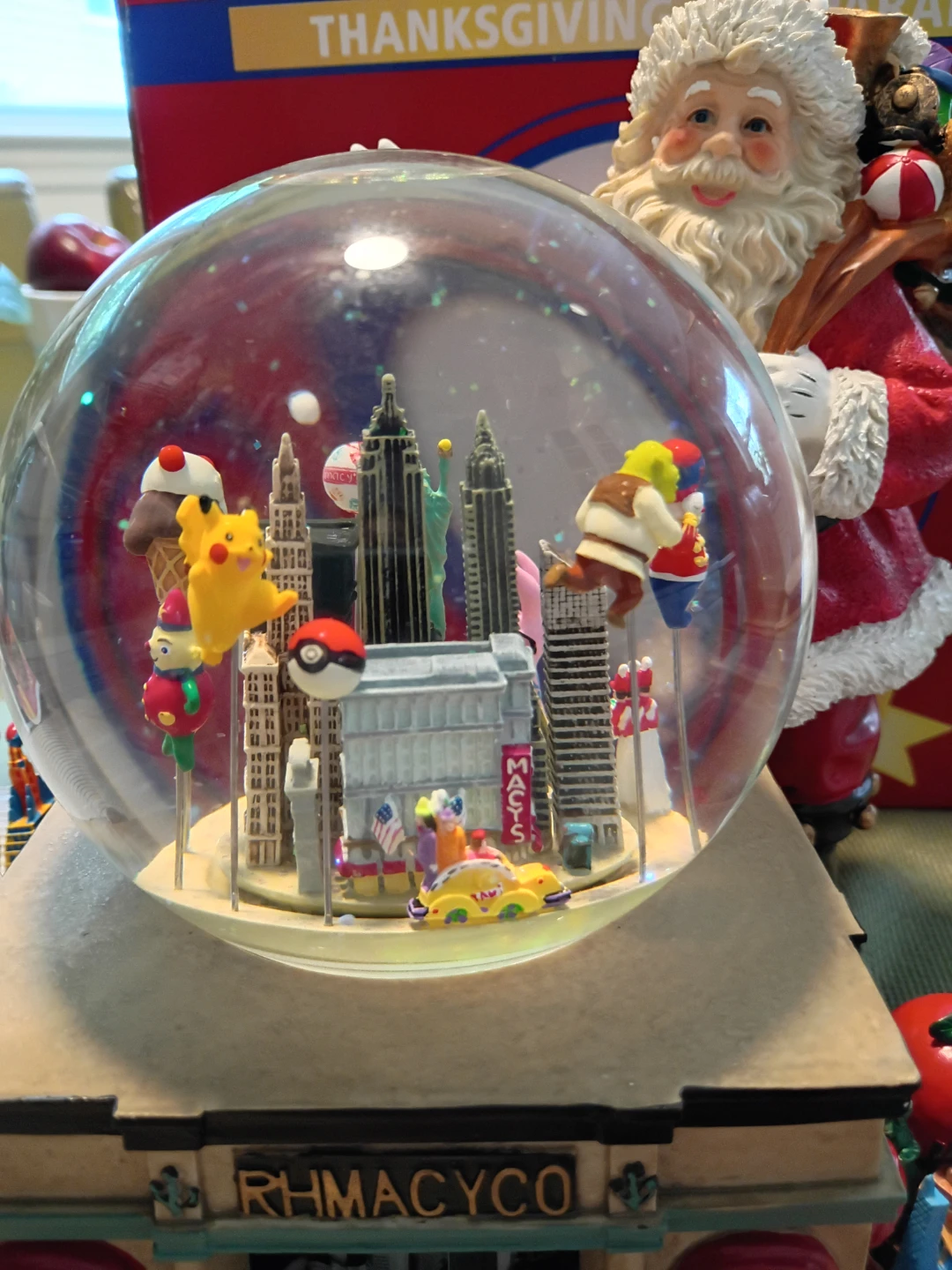 Extra large Macy's Thanksgiving Day Parade Musical Waterglobe - photo 3