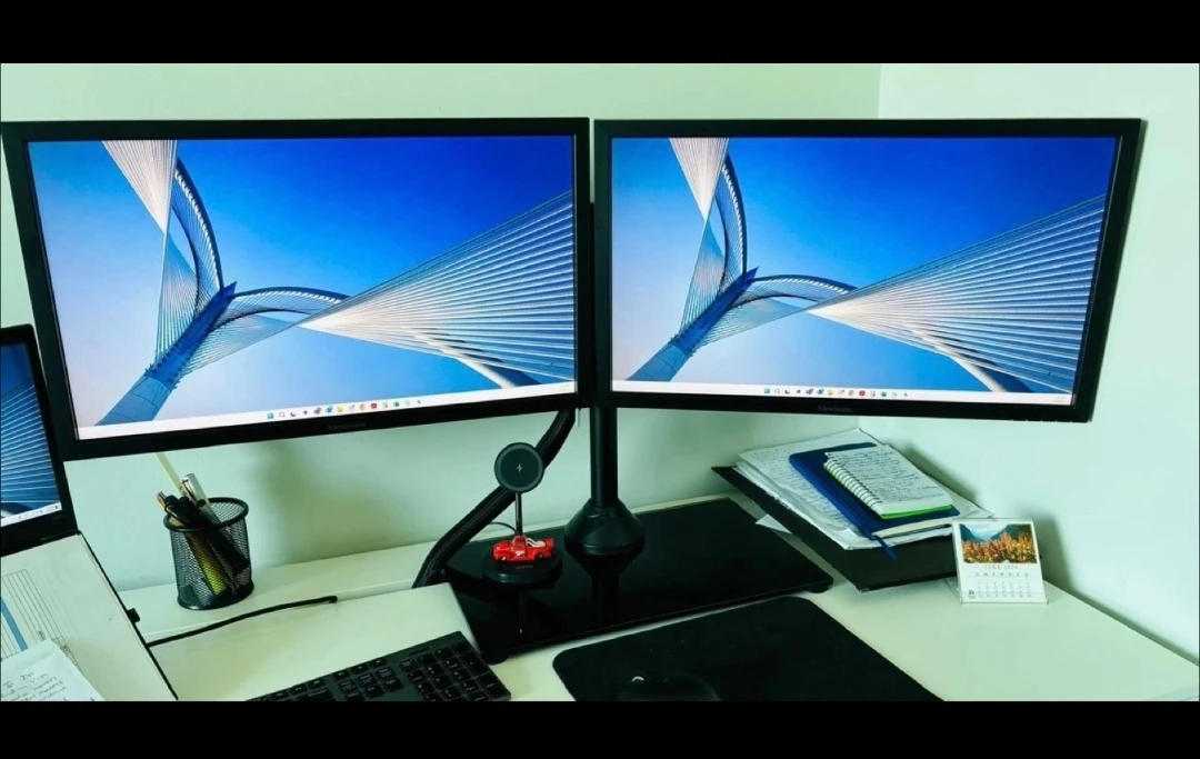2 viewsonic 24 in monitors with stand (vivo)