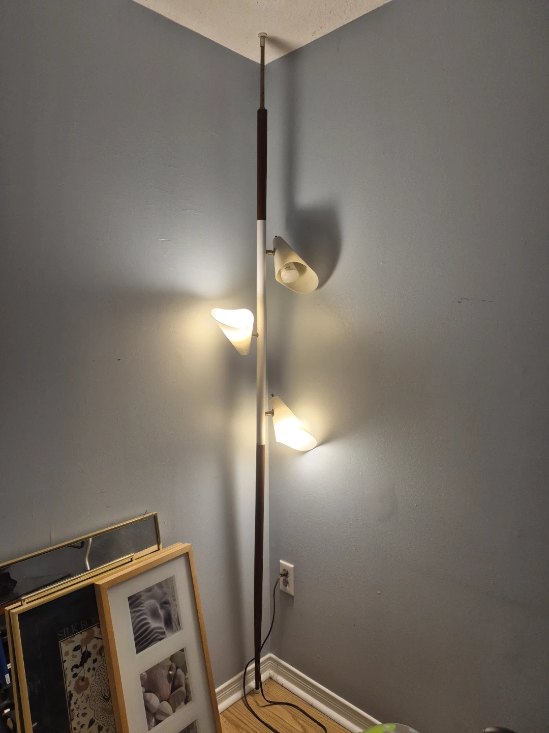 Vintage 3-Head Floor to Ceiling Lamp - Mid-Century Modern Style