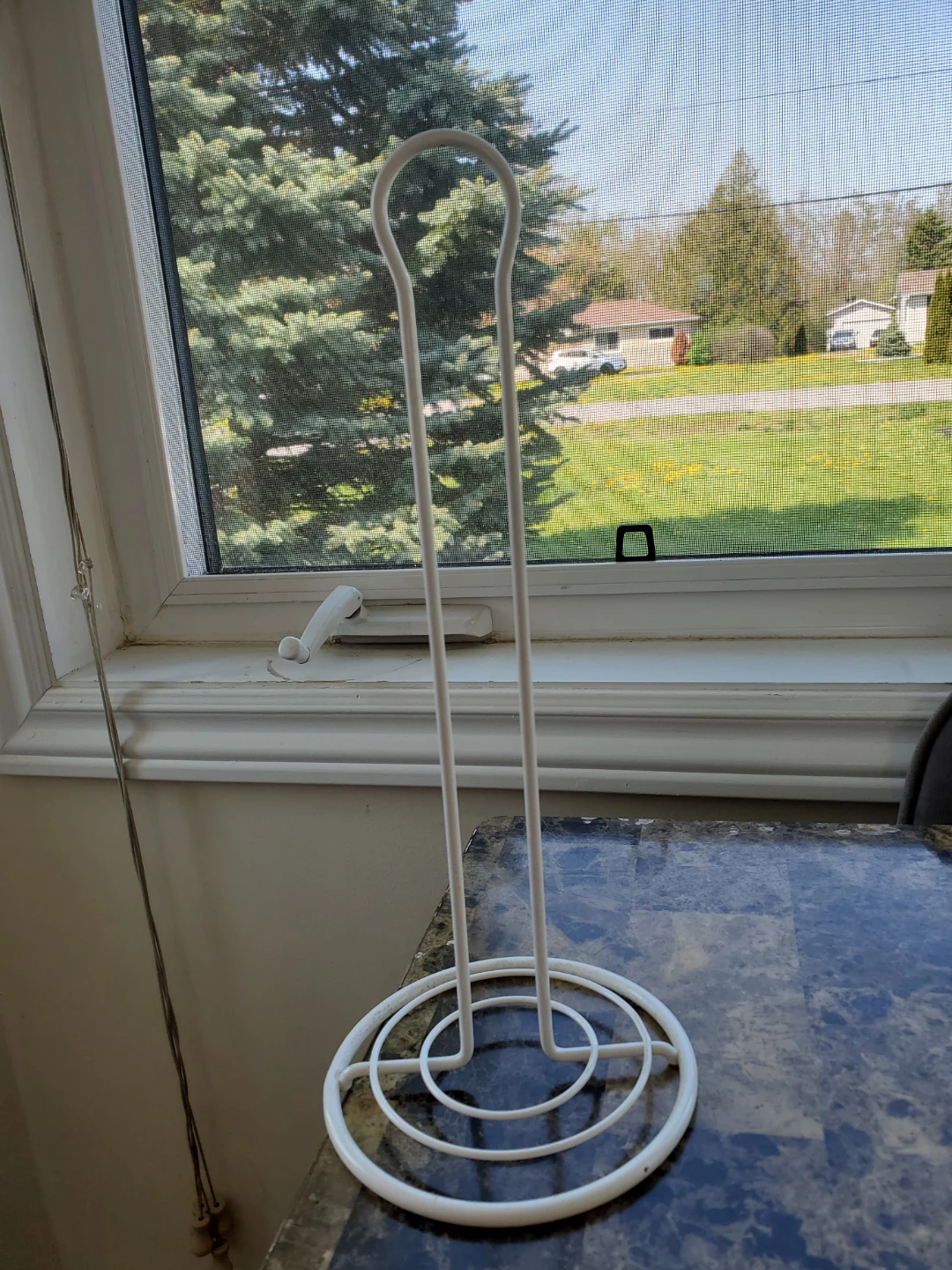White Metal Paper Towel Holder