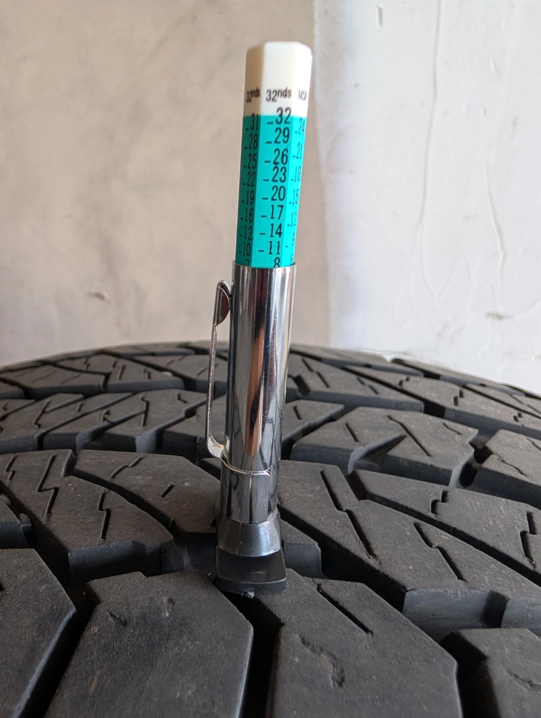 Set of 4 Hankook Dynapro AT2 Tires - 275/55R20 (Excellent Tread)