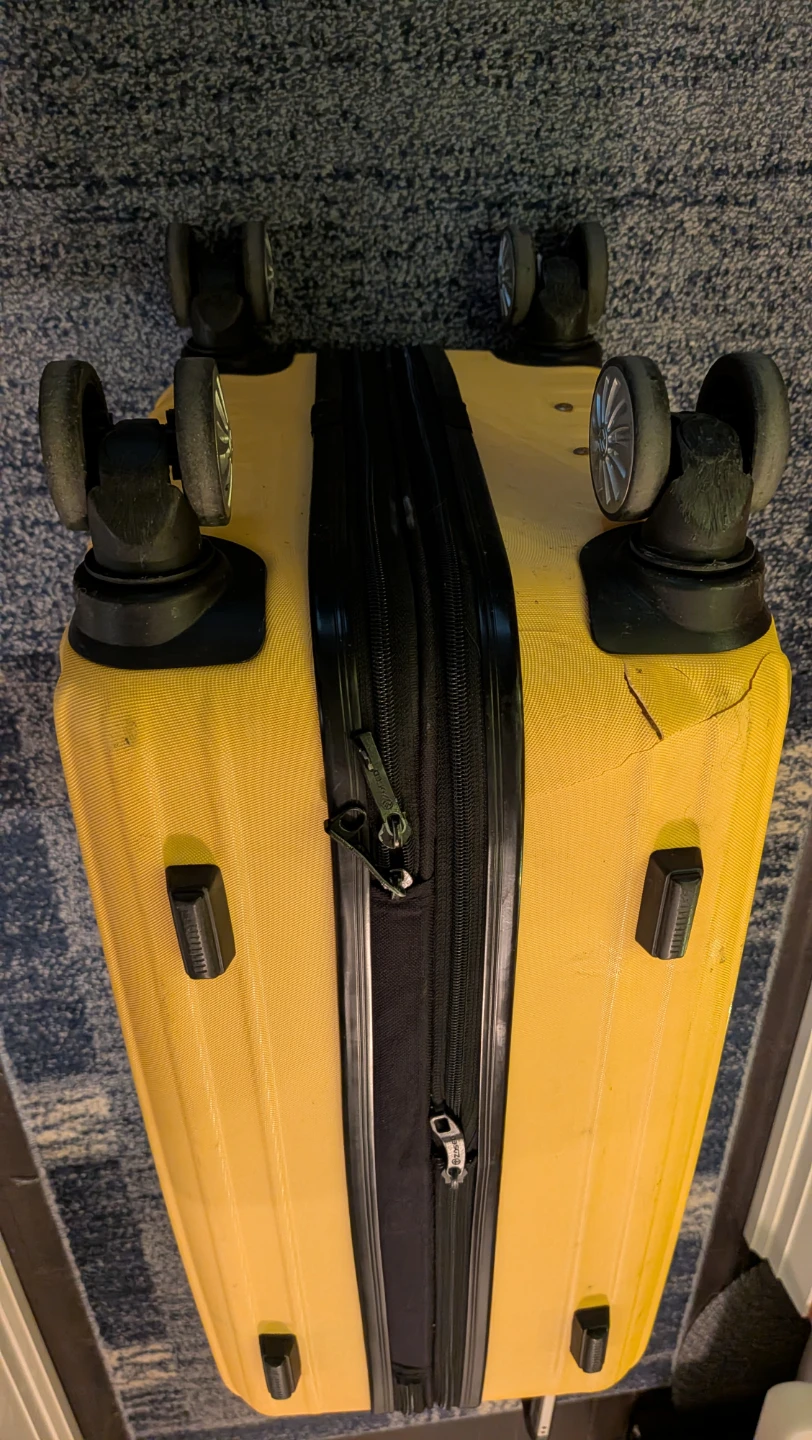 Samsonite Hardside Spinner Suitcase, Fair Cond - photo 3