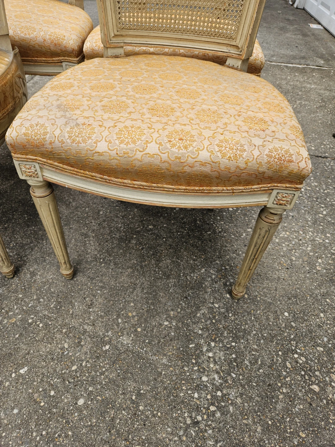 4 vintage cane back chairs - photo 4