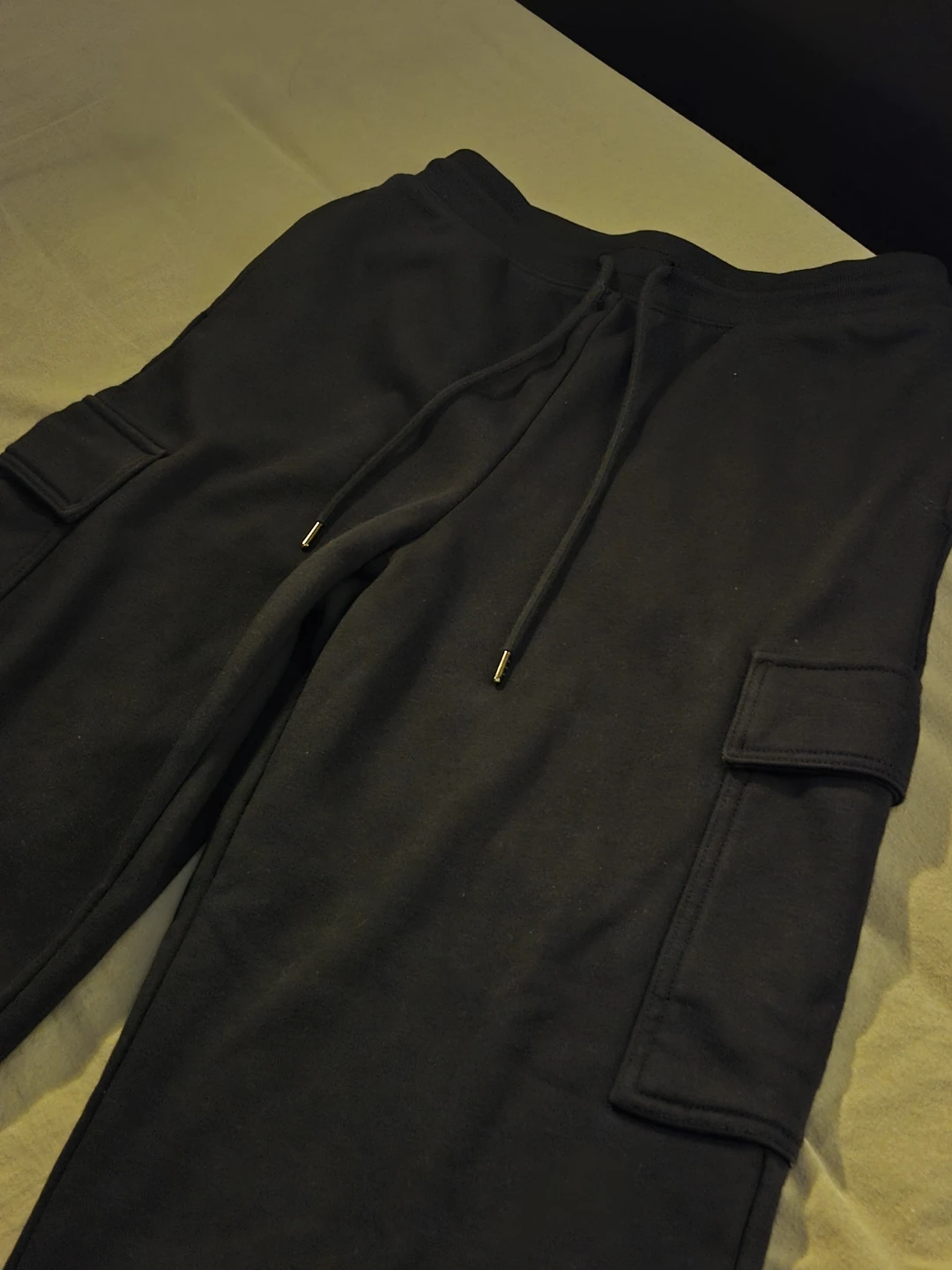 uniqlo black cargo sweatpants - photo 2