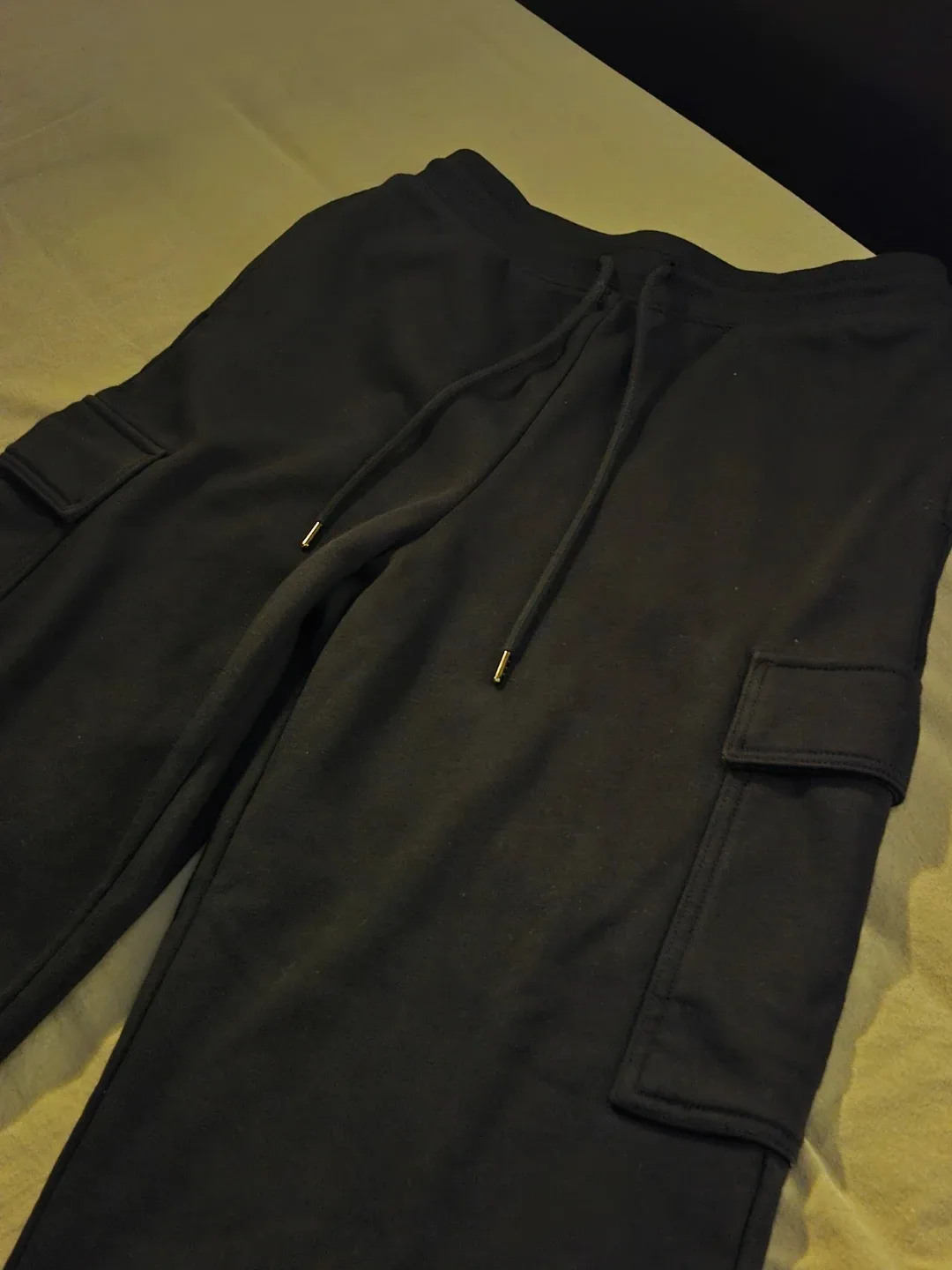uniqlo black cargo sweatpants - photo 2